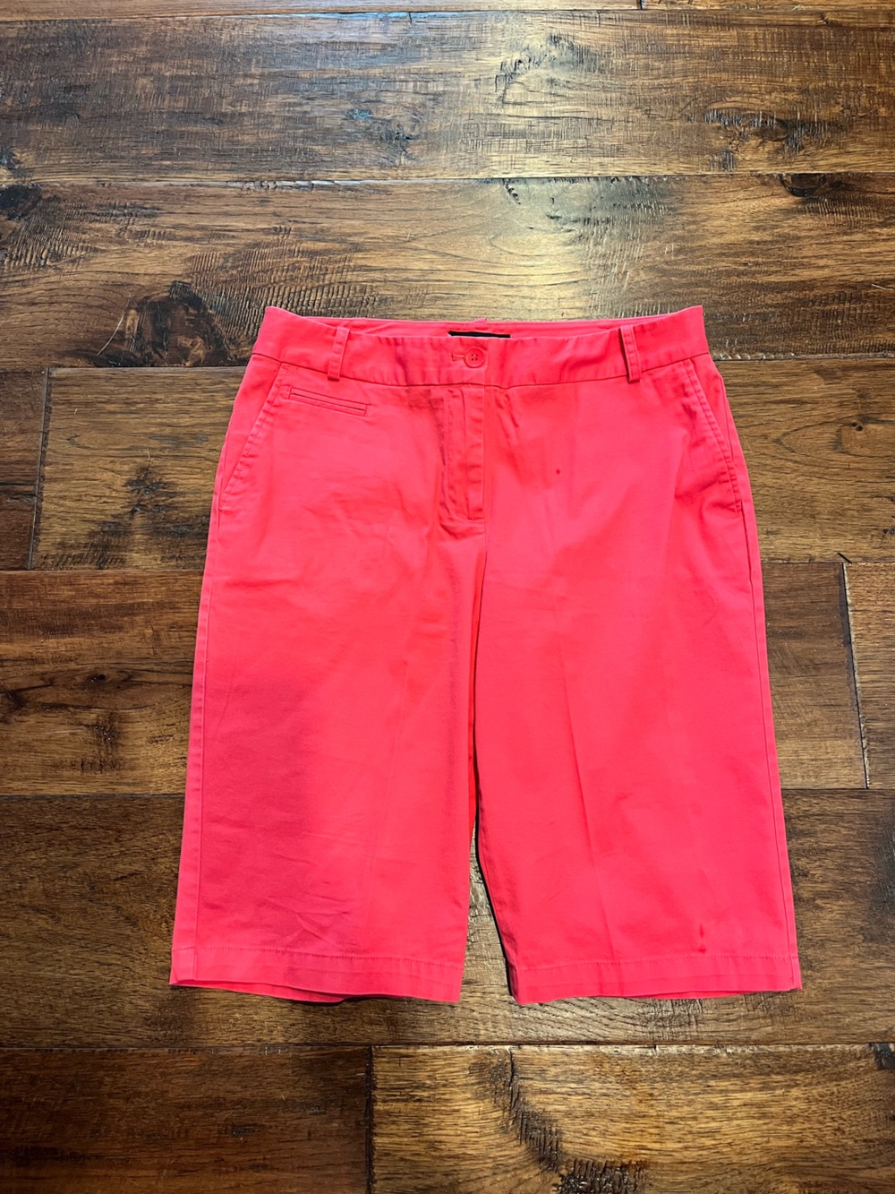TALBOTS. CORAL/RED COTTON BERMUDA SHORTS. SIZE 6